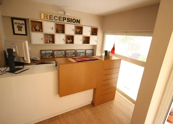 拜利斯酒店 3* 地拉那