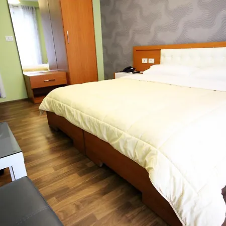 Hotell Bylis Tirana