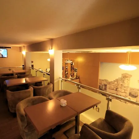 拜利斯酒店 酒店