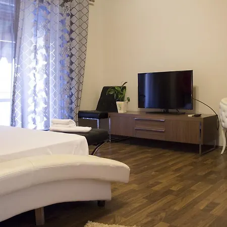 拜利斯酒店 地拉那