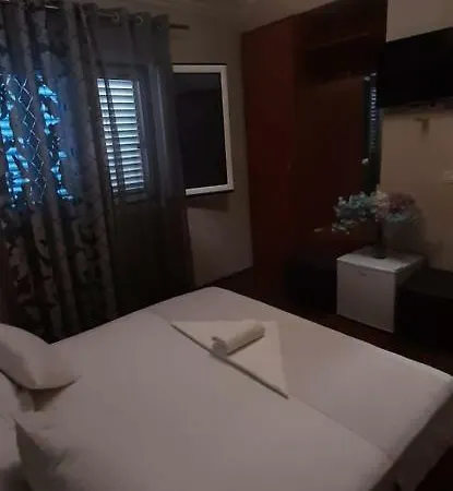 拜利斯酒店 3* 地拉那